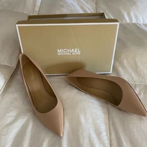 Michael Kors pump